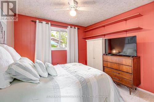 1962 St Johns Road, Innisfil, ON - Indoor Photo Showing Bedroom