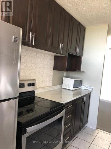 1803 - 17 Knightsbridge Road, Brampton, ON - Indoor Photo Showing Kitchen