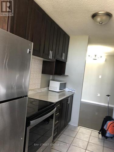 1803 - 17 Knightsbridge Road, Brampton, ON - Indoor Photo Showing Kitchen