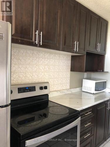 1803 - 17 Knightsbridge Road, Brampton, ON - Indoor Photo Showing Kitchen