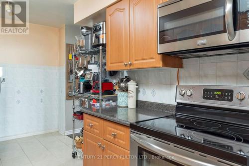 201 - 5 Frith Road, Toronto, ON - Indoor Photo Showing Kitchen