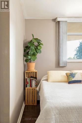 201 - 5 Frith Road, Toronto, ON - Indoor Photo Showing Bedroom