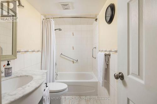 201 - 5 Frith Road, Toronto, ON - Indoor Photo Showing Bathroom