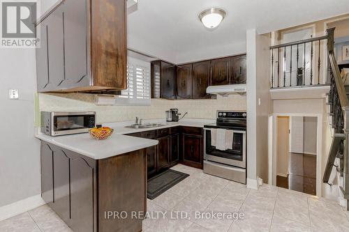 3320 Morningstar Drive, Mississauga, ON - Indoor Photo Showing Kitchen