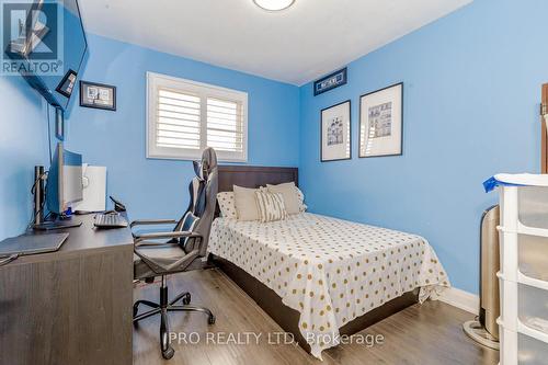 3320 Morningstar Drive, Mississauga, ON - Indoor Photo Showing Bedroom