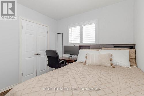 3320 Morningstar Drive, Mississauga, ON - Indoor Photo Showing Bedroom