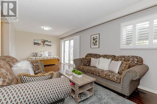 3320 Morningstar Drive, Mississauga, ON - Indoor Photo Showing Living Room