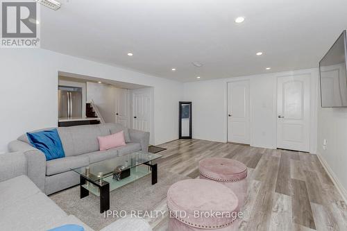 3320 Morningstar Drive, Mississauga, ON - Indoor Photo Showing Living Room