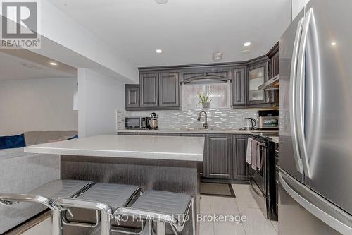 3320 Morningstar Drive, Mississauga, ON - Indoor Photo Showing Kitchen With Upgraded Kitchen