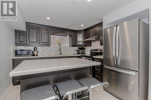 3320 Morningstar Drive, Mississauga, ON - Indoor Photo Showing Kitchen With Upgraded Kitchen