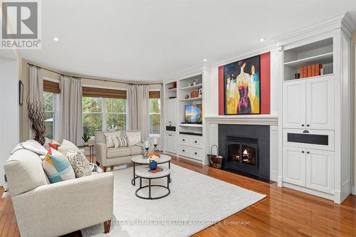 621 Cranleigh Court, Mississauga, ON - Indoor Photo Showing Living Room With Fireplace