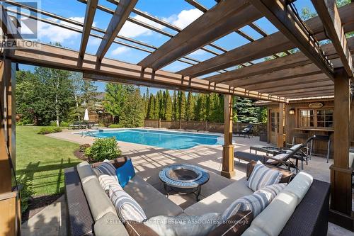 621 Cranleigh Court, Mississauga, ON - Outdoor With In Ground Pool