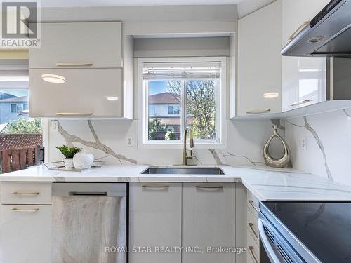 49 Bunchberry Way, Brampton, ON - Indoor Photo Showing Kitchen