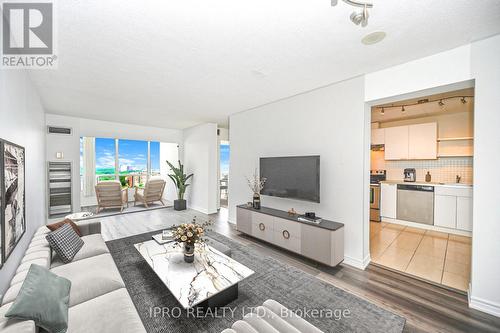 2114 - 115 Hillcrest Avenue, Mississauga, ON - Indoor Photo Showing Living Room