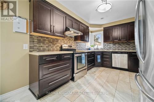 5 Draper Drive, St. Catharines, ON - Indoor Photo Showing Kitchen With Upgraded Kitchen