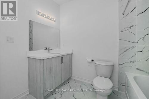 Unit #2 - 2 Gainsborough Court, Bracebridge, ON - Indoor Photo Showing Bathroom