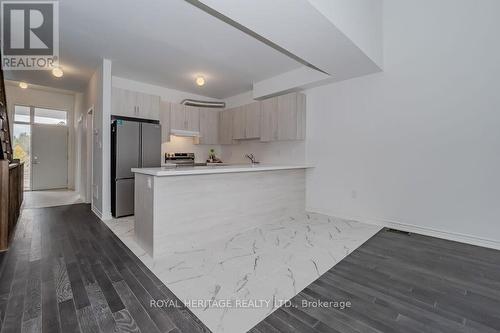 Unit #2 - 2 Gainsborough Court, Bracebridge, ON - Indoor Photo Showing Kitchen