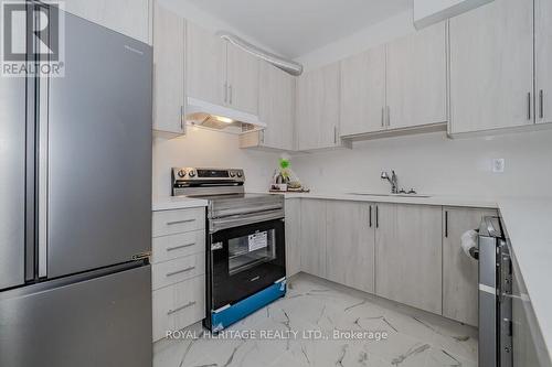 Unit #2 - 2 Gainsborough Court, Bracebridge, ON - Indoor Photo Showing Kitchen