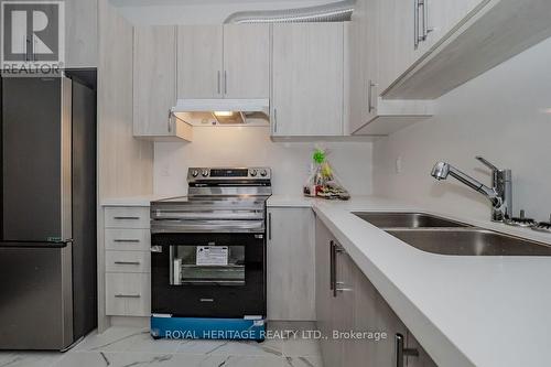 Unit #2 - 2 Gainsborough Court, Bracebridge, ON - Indoor Photo Showing Kitchen With Double Sink