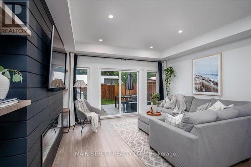 57 Gibson Avenue, Hamilton, ON - Indoor Photo Showing Living Room