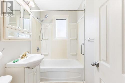 139 Stanley Street, Sudbury, ON - Indoor Photo Showing Bathroom