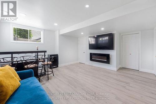 36 - 819 Kleinburg Drive, London, ON - Indoor Photo Showing Living Room With Fireplace