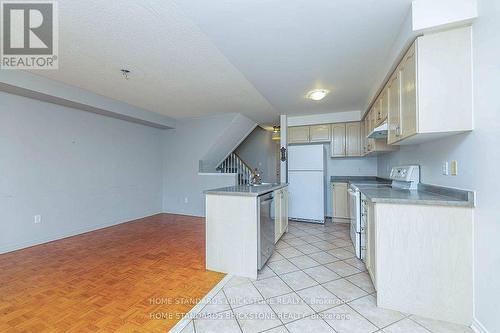 18 Ellesmere Street, Richmond Hill, ON - Indoor Photo Showing Kitchen