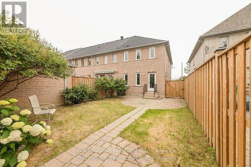 18 Ellesmere Street, Richmond Hill, ON - Outdoor