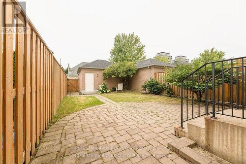 18 Ellesmere Street, Richmond Hill, ON - Outdoor