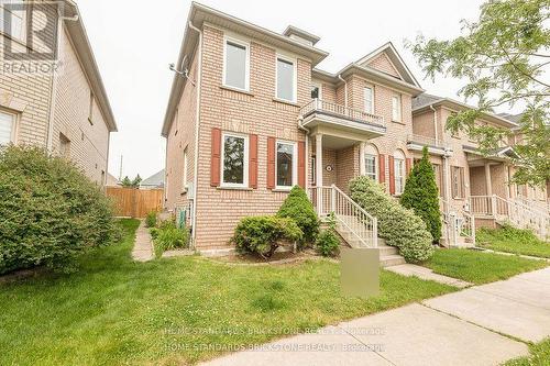 18 Ellesmere Street, Richmond Hill, ON - Outdoor With Facade