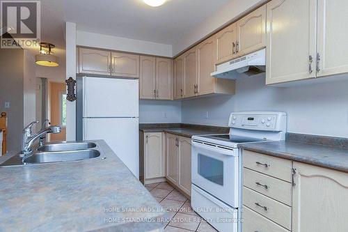 18 Ellesmere Street, Richmond Hill, ON - Indoor Photo Showing Kitchen With Double Sink