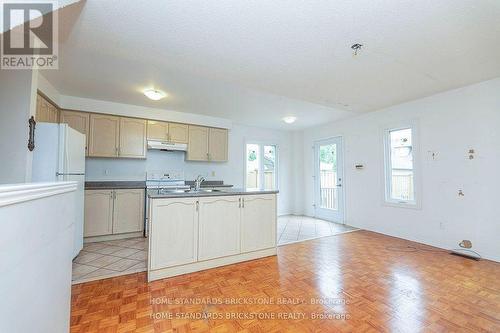 18 Ellesmere Street, Richmond Hill, ON - Indoor Photo Showing Kitchen With Double Sink