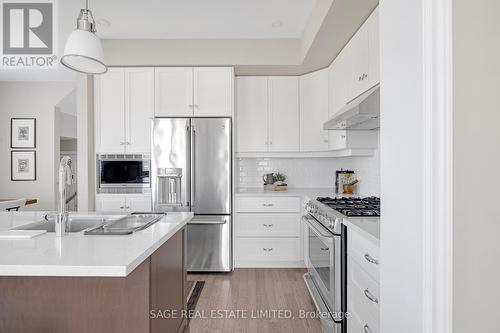 419 Wheat Boom Drive, Oakville, ON - Indoor Photo Showing Kitchen