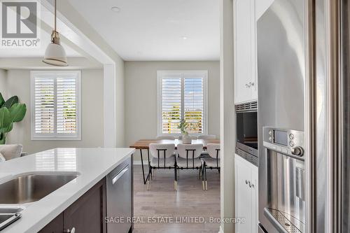 419 Wheat Boom Drive, Oakville, ON - Indoor Photo Showing Kitchen