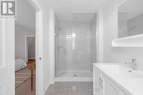 419 Wheat Boom Drive, Oakville, ON - Indoor Photo Showing Bathroom