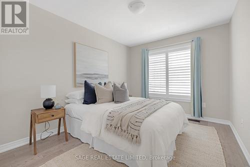 419 Wheat Boom Drive, Oakville, ON - Indoor Photo Showing Bedroom