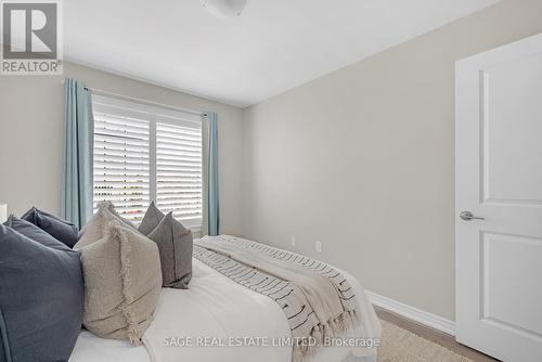 419 Wheat Boom Drive, Oakville, ON - Indoor Photo Showing Bedroom