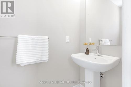 419 Wheat Boom Drive, Oakville, ON - Indoor Photo Showing Bathroom