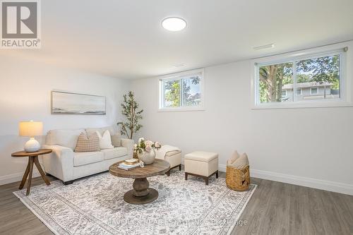 278 Grand View Avenue, London, ON - Indoor Photo Showing Living Room