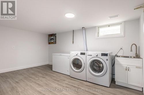 278 Grand View Avenue, London, ON - Indoor Photo Showing Laundry Room