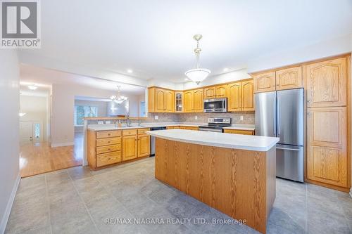 65 Arbour Glen Drive, St. Catharines, ON - Indoor Photo Showing Kitchen