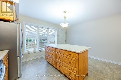 65 Arbour Glen Drive, St. Catharines, ON - Indoor Photo Showing Kitchen