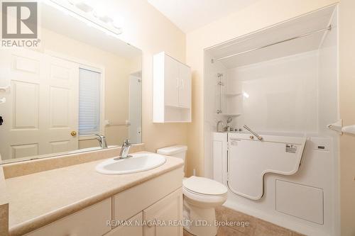 65 Arbour Glen Drive, St. Catharines, ON - Indoor Photo Showing Bathroom