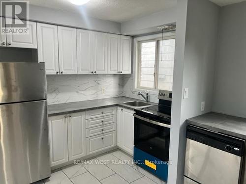 359 .5 Strathearn Avenue, Hamilton, ON - Indoor Photo Showing Kitchen