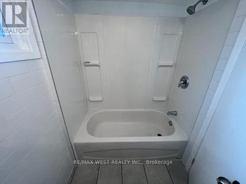 359 .5 Strathearn Avenue, Hamilton, ON - Indoor Photo Showing Bathroom