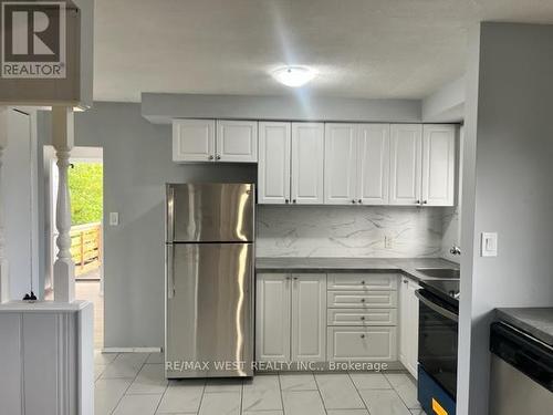 359 .5 Strathearn Avenue, Hamilton, ON - Indoor Photo Showing Kitchen With Stainless Steel Kitchen