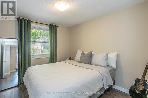 457 Wilkins Street, London, ON - Indoor Photo Showing Bedroom