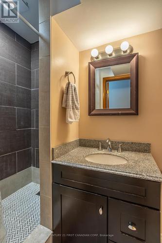 457 Wilkins Street, London, ON - Indoor Photo Showing Bathroom