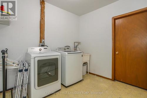 457 Wilkins Street, London, ON - Indoor Photo Showing Laundry Room