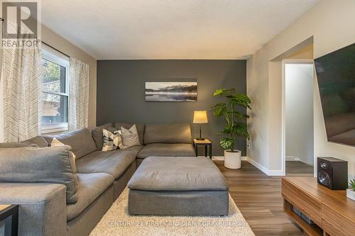 457 Wilkins Street, London, ON - Indoor Photo Showing Living Room